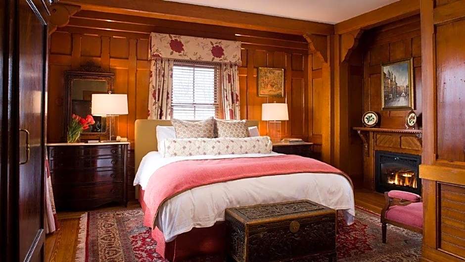 Photo 1 of 1 of Deluxe 1 King Bed, Jetted Tub