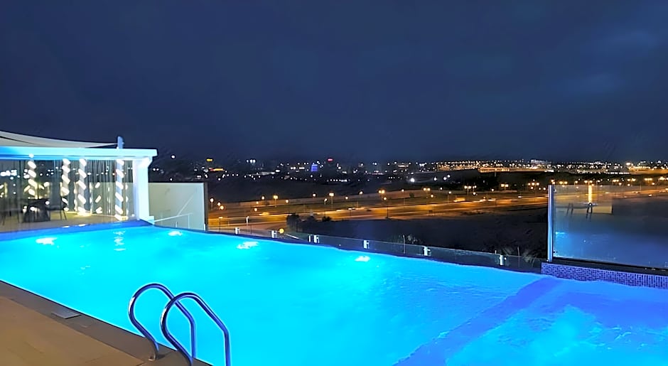 Carnelian Muscat - Airport Hotel