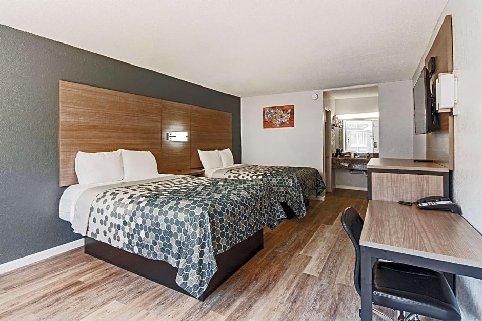 Econo Lodge Inn & Suites Bricktown