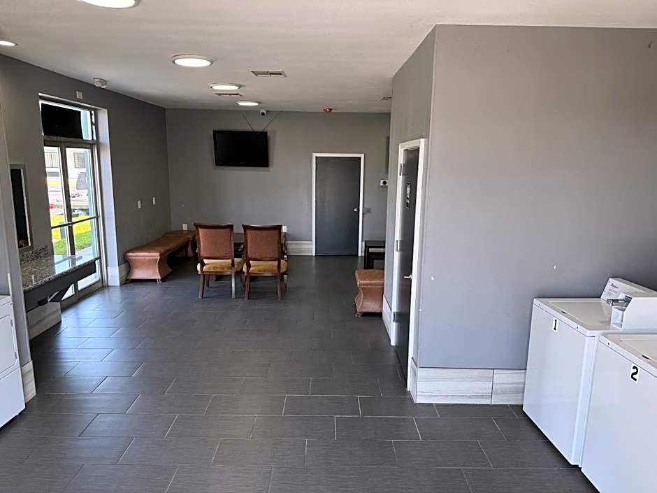 Nola Inn & Suites