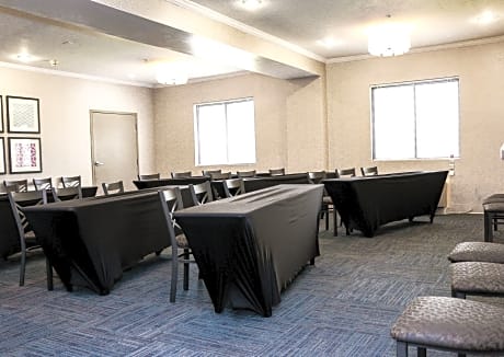 Holiday Inn Express Suites Tyler North
