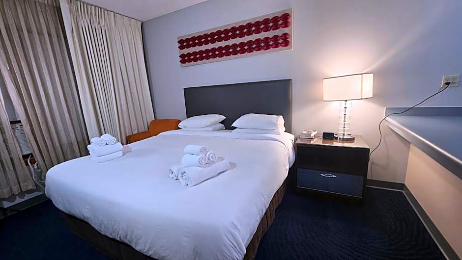 Illini Inn & Suites