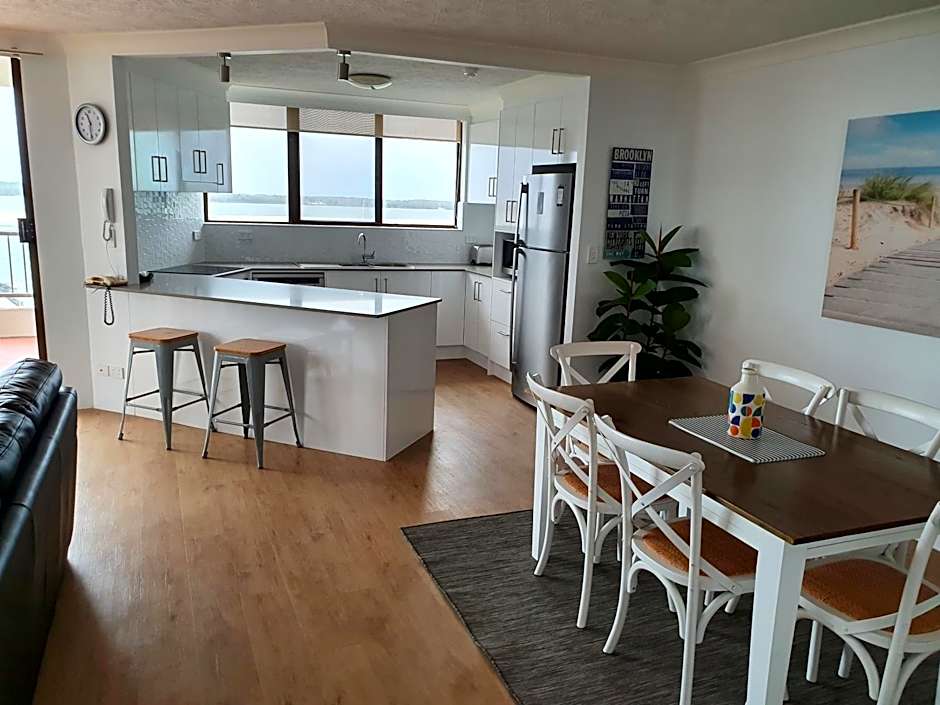 Broadwater Shores Waterfront Apartments