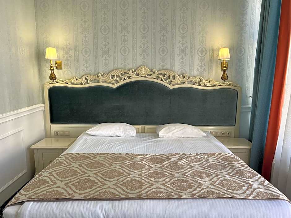 Royal Grand Hotel