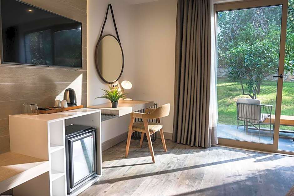 Melanippe Relaxing Hotel -Adults Only