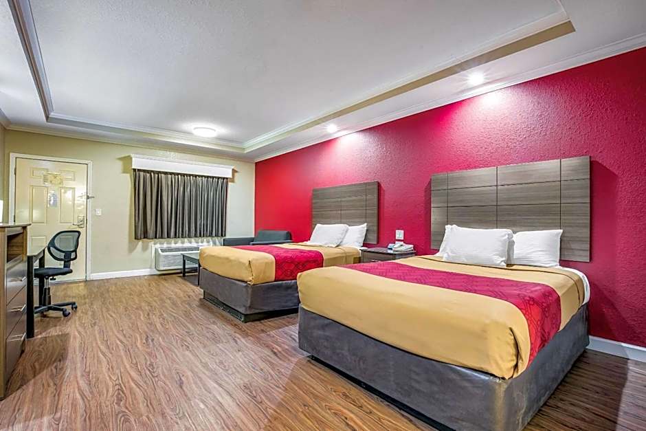 Econo Lodge Inn & Suites