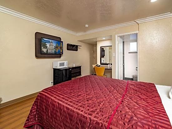 Travelodge by Wyndham Sacramento Convention Center