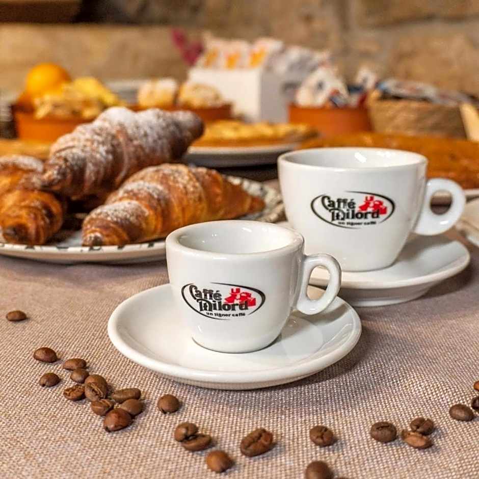 Al Piccolo Borgo Locanda Con Alloggio