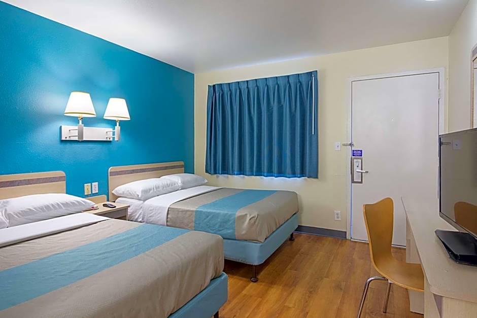 Photo 1 of 4 of Quadruple Room - Non-Smoking