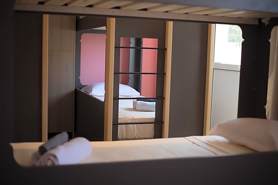 Local Hostel & Suites