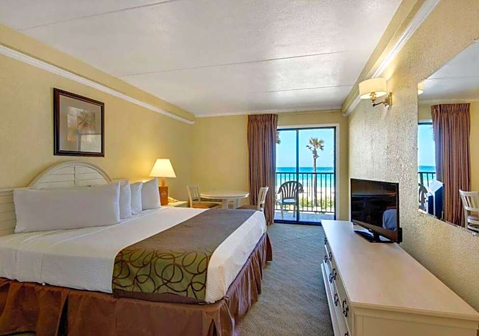 Ramada by Wyndham Panama City Beach / Beachfront