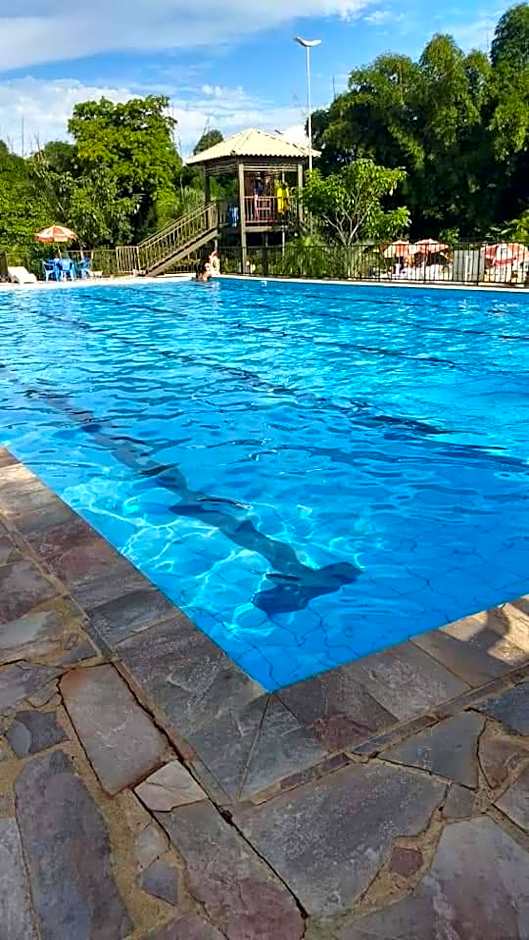 Golden Dolphin 3Pessoas com piscinas termais mais toalhas e roupas de cama lençóis travesseiros fronhas limpeza do check in impostos e taxas já incluso ATENÇÃO A hospedagem podera ocorrer no express ou Grand hotel,conforme a disponibilidade de apto