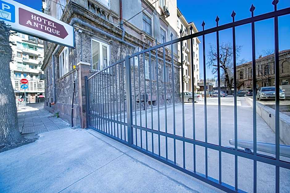 Hotel Antique - free private parking