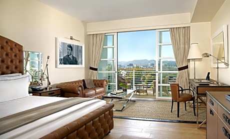 Deluxe One King Bed Room