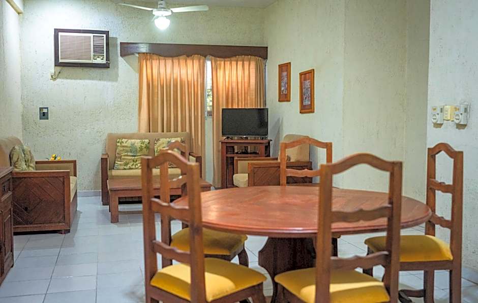 Suites del Sol Hotel & Apartments