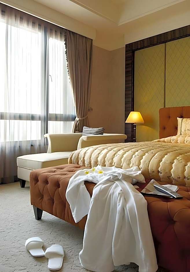 Queena Plaza Hotel