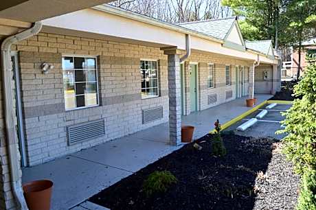 Economy Inn Cuyahoga Falls