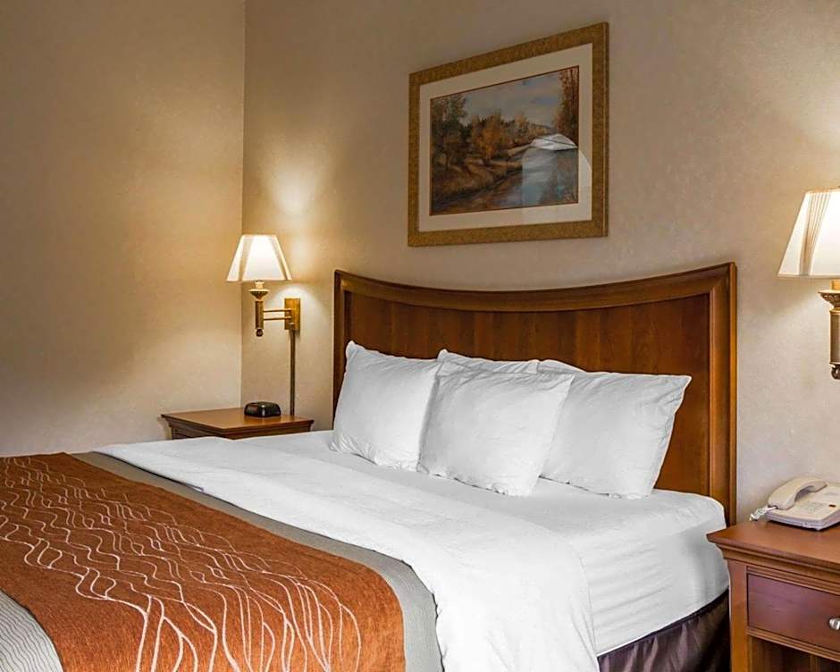 Rodeway Inn & Suites Cherokee On the River