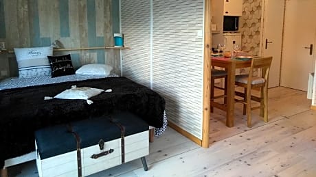 Le haut village Chambre d'hôtes Mobi-Loft cosy sauna ,douche ,chromothérapie