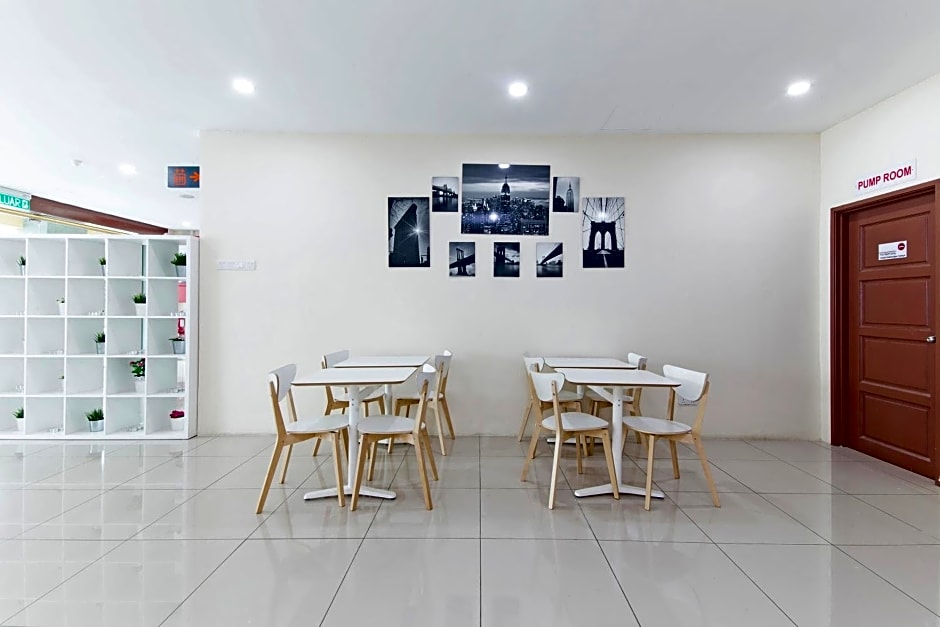 Super OYO 326 Tc Hotel