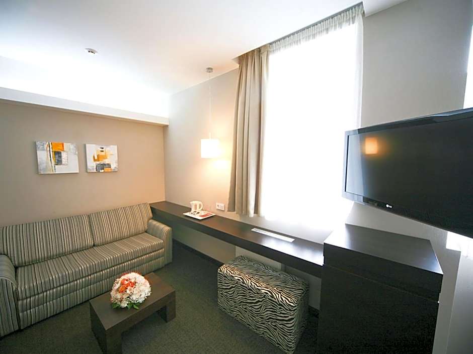 City Park Hotel by CHM