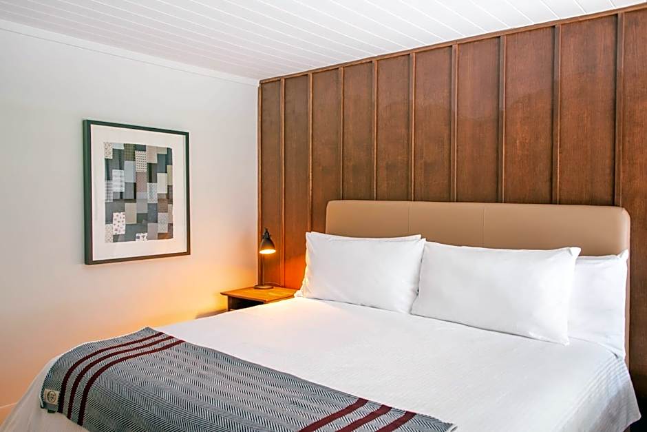 Historic Rocky Waters Inn, A Small Luxury Hotel