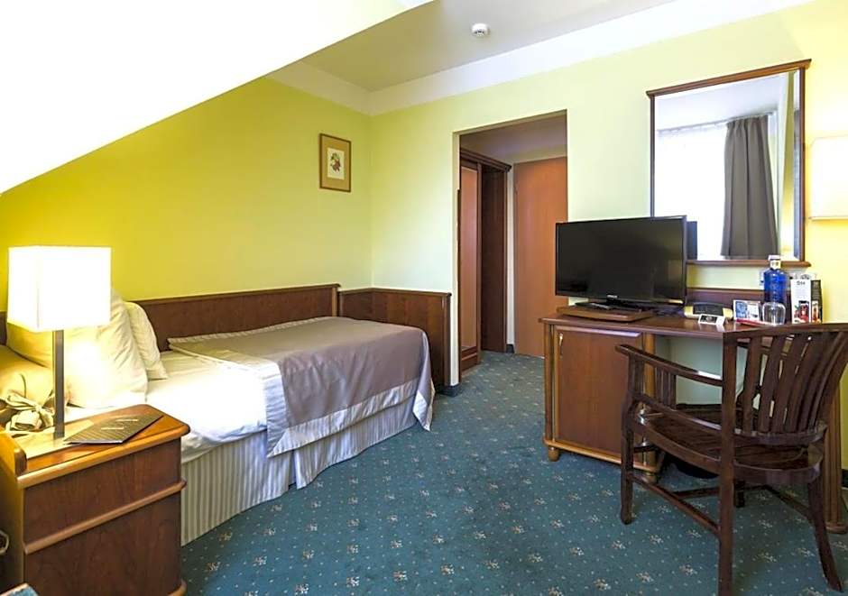 Hotel Selsky Dvur - Bohemian Village Courtyard