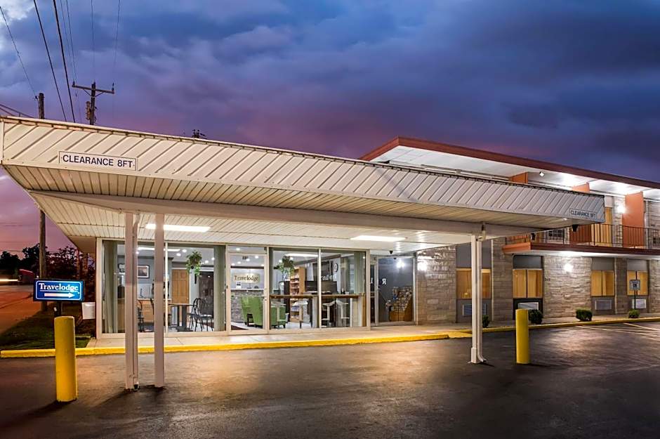 Travelodge by Wyndham Bloomington