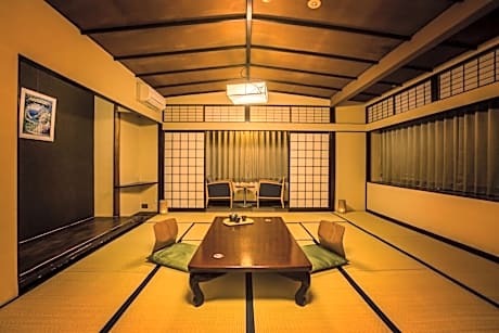 Superior Japanese-Style-Room holds 7 people (No View) - Shared Bathroom - Non-Smoking