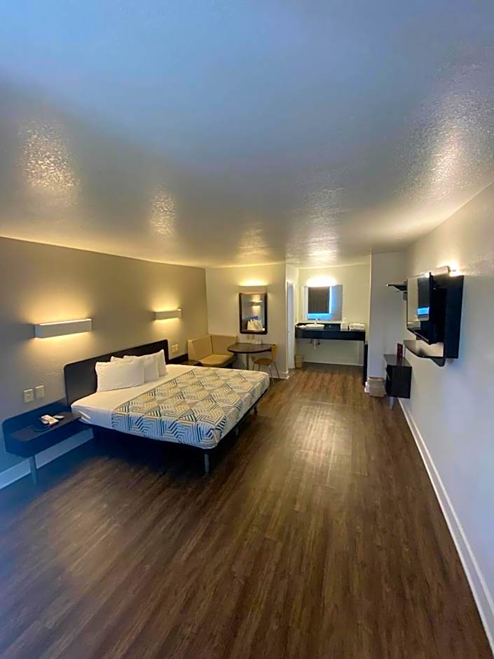 Motel 6 Manchester TN