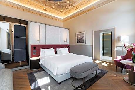 Junior Suite with Canal View