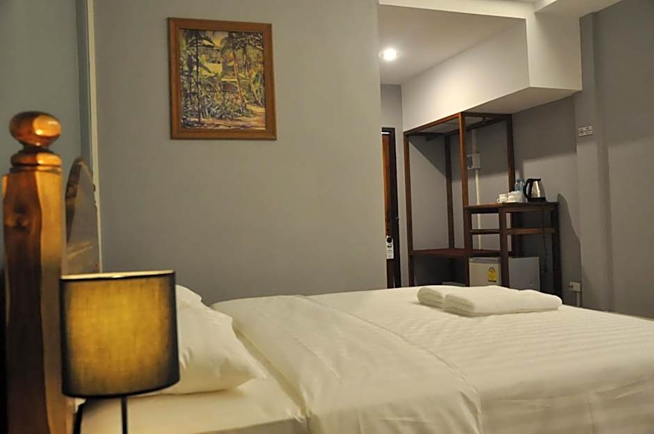 Photo 1 of 10 of Deluxe 1 King Bed