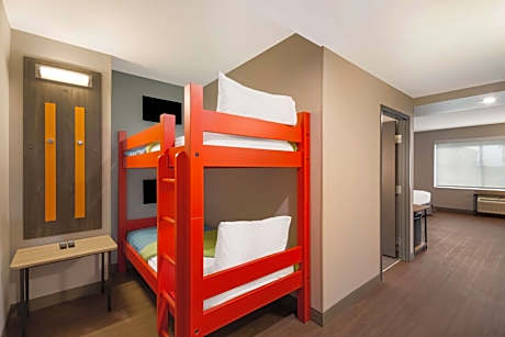 King Room with Bunk Beds - Hearing Access