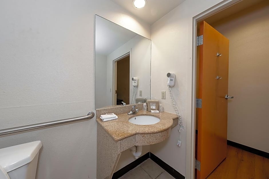 Red Roof Inn & Suites Biloxi-Ocean Springs