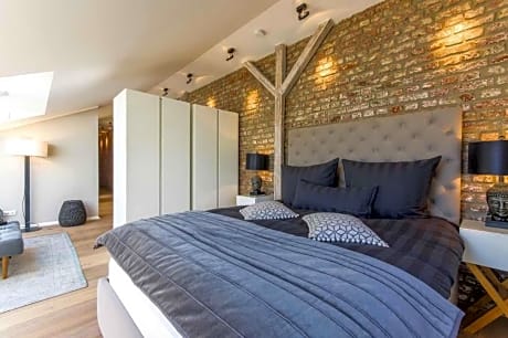 Apartment with Garden View