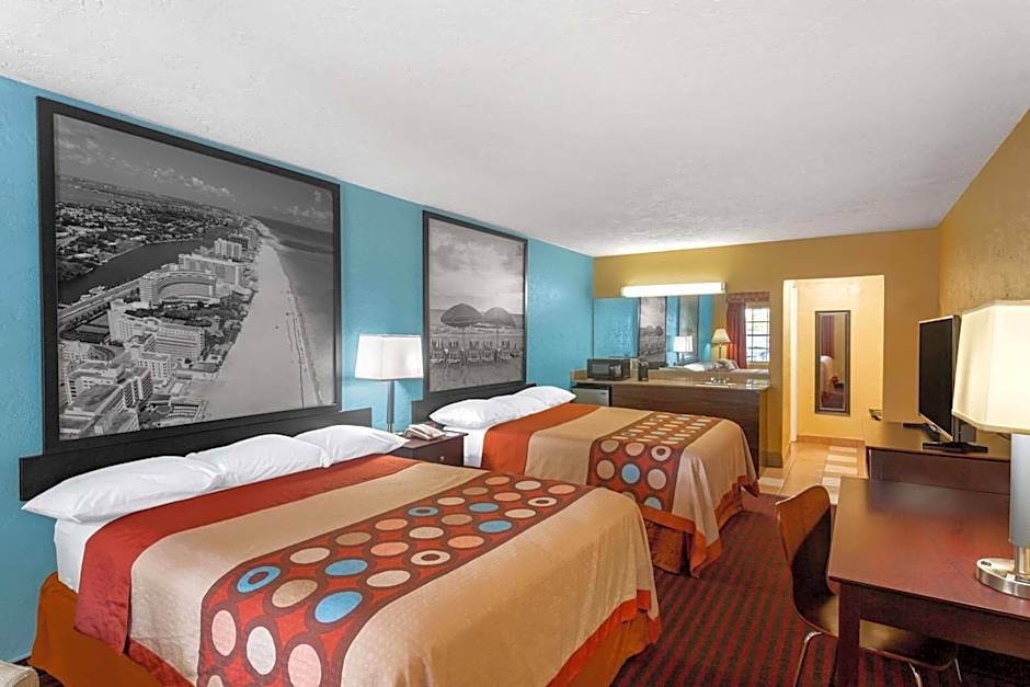 Super 8 by Wyndham Bradenton Sarasota Area