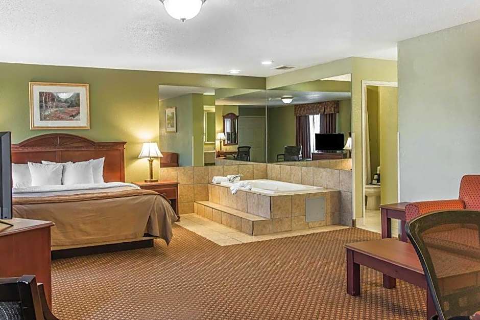 Quality Inn & Suites Ann Arbor Hwy 23