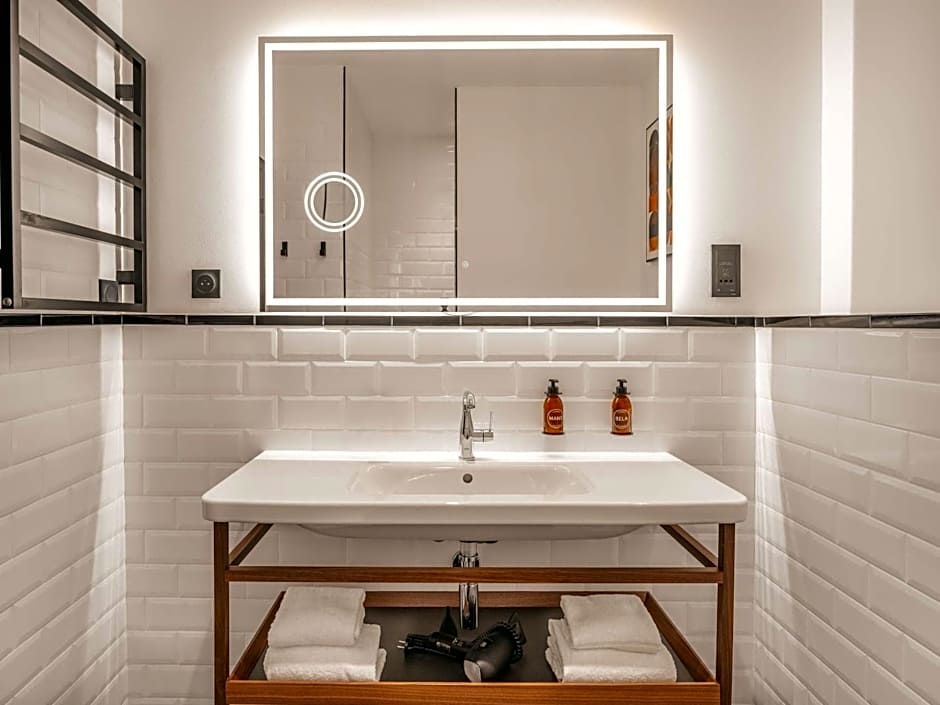 Marty Hotel Bordeaux, Tapestry Collection by Hilton