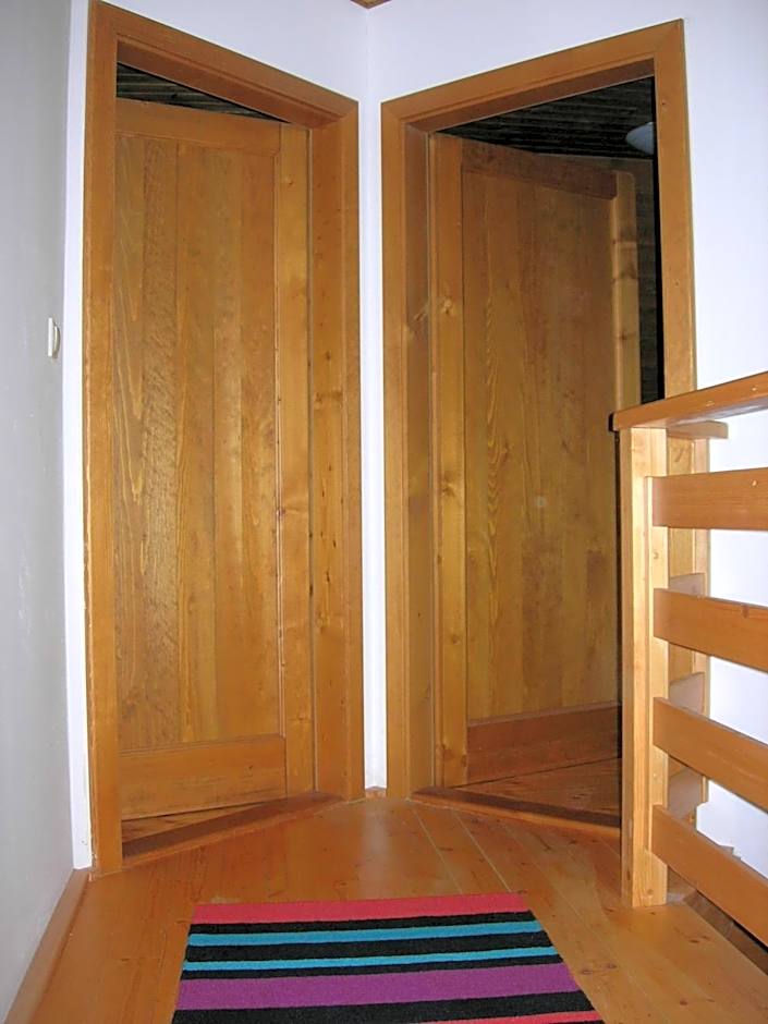 Drevenica pod smrekom