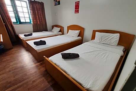 Triple Room with Shared Bathroom