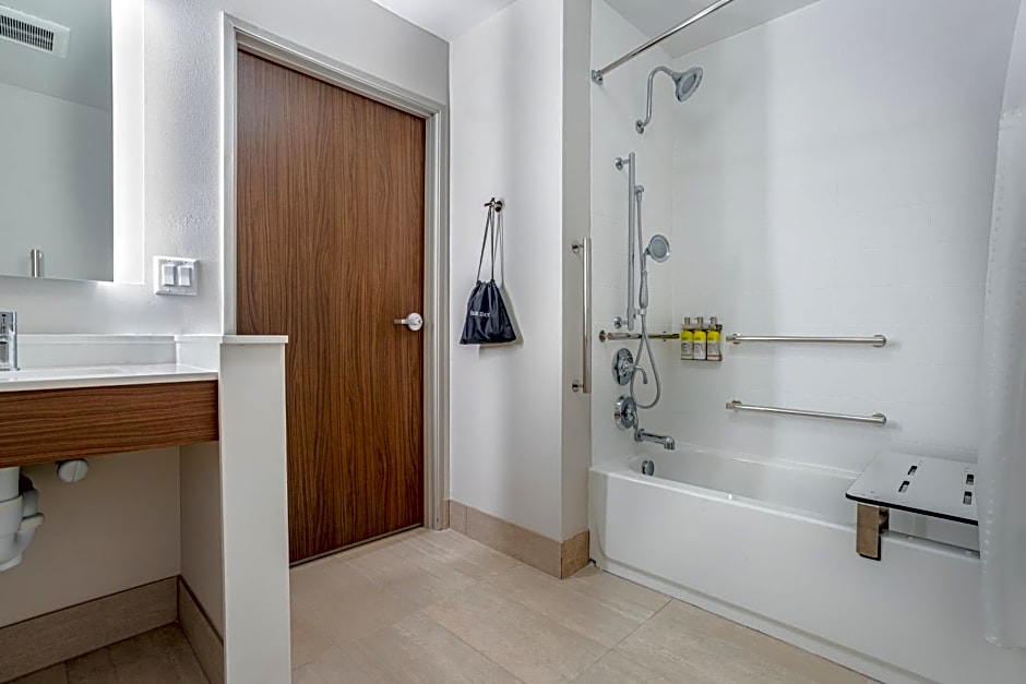 Holiday Inn Express And Suites Elkhart North By IHG