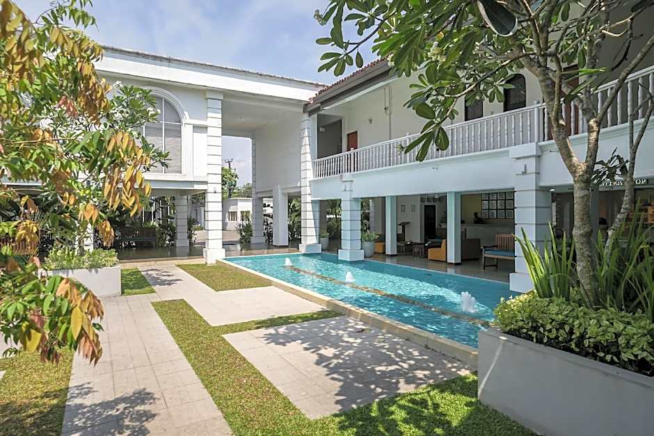 Hibiscus Beach Hotel