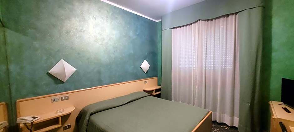 HOTEL PARADISO
