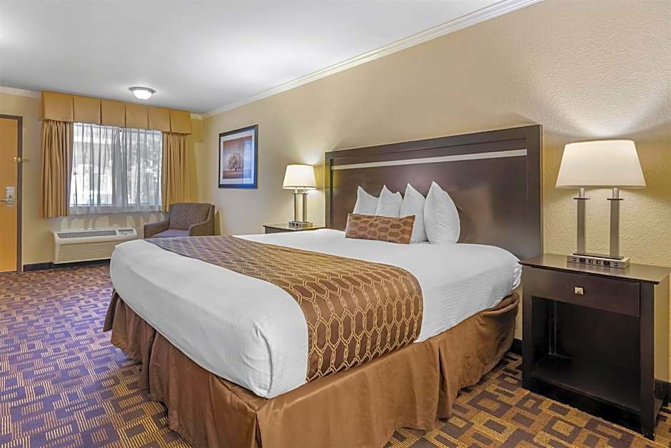 Best Western Plus Inn Of Hayward