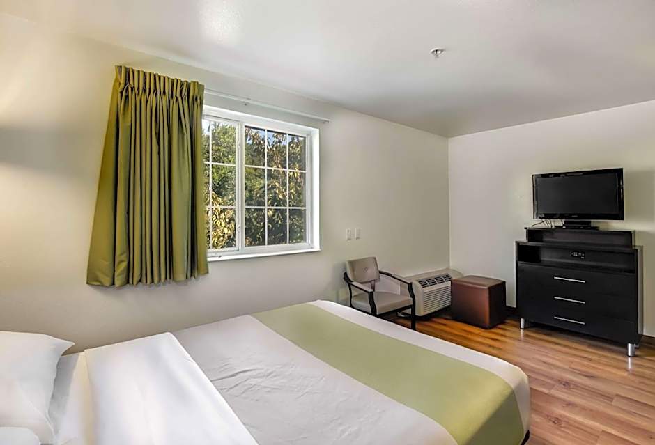 Studio 6-East Brunswick, NJ - NYC Area