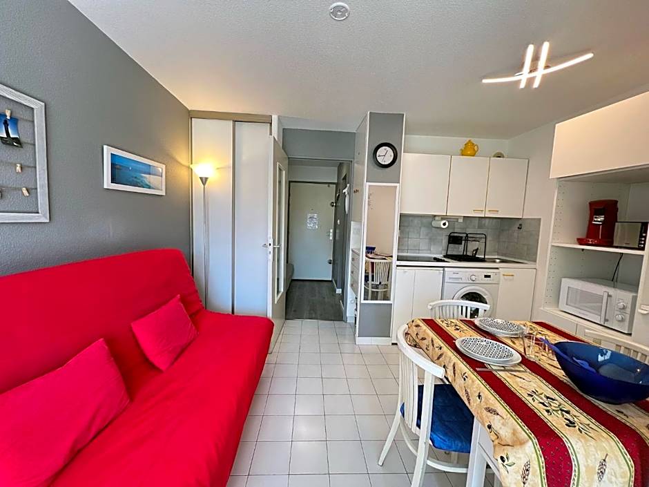 Sol-y-Days Sables Or, vue sur piscine