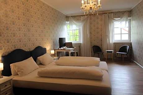 Double or Twin Room with Bathroom