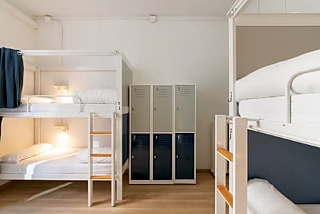 Bed in 6-Bed Female Dormitory Room with Shared Bathroom