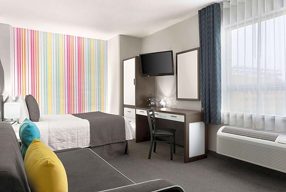 Travelodge by Wyndham Montreal Centre