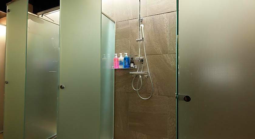 Rembrandt Cabin and Spa Shimbashi - Men Only